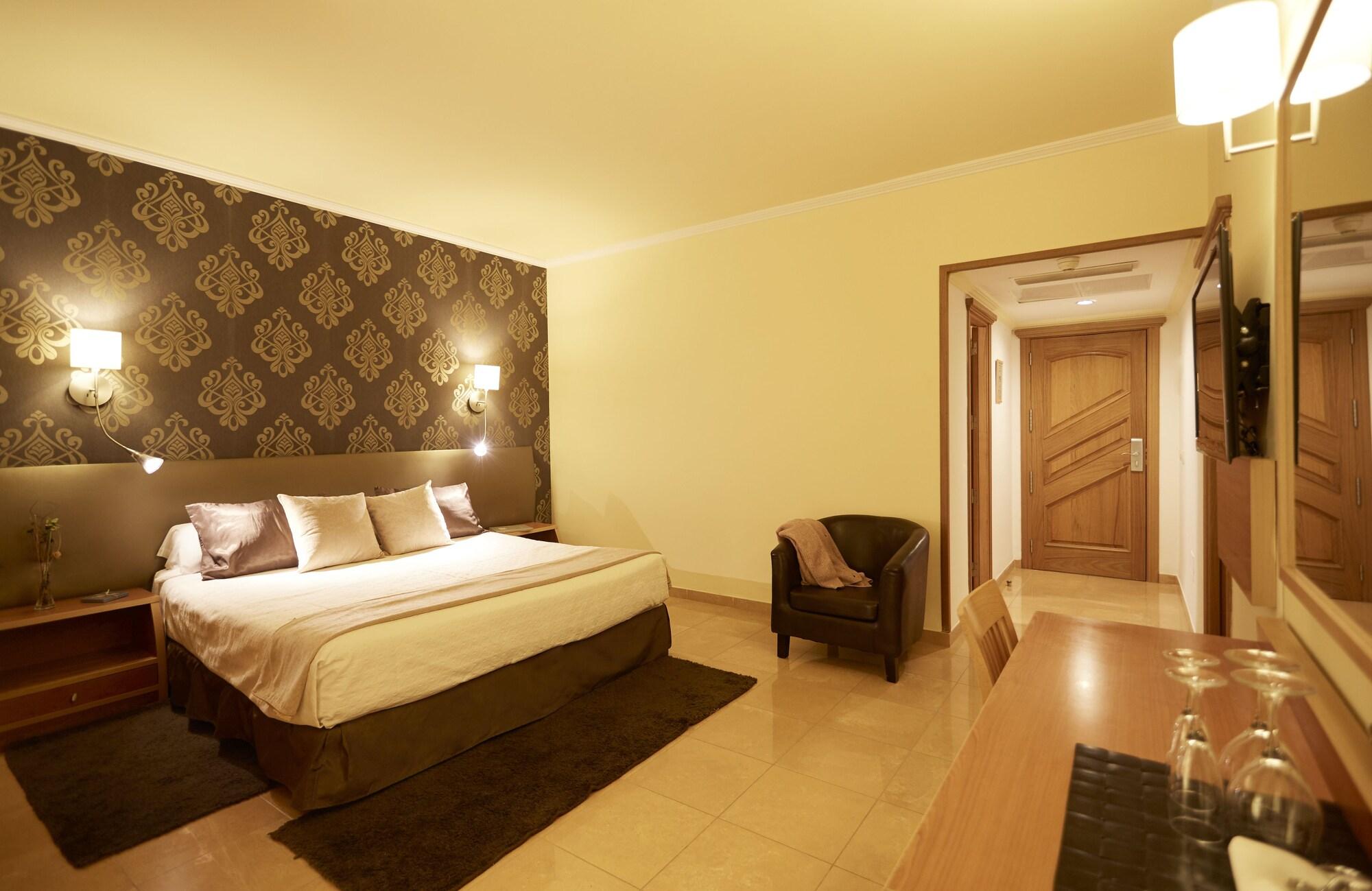 Invisa Hotel La Cala (Adults Only) Santa Eularia des Riu Exterior photo
